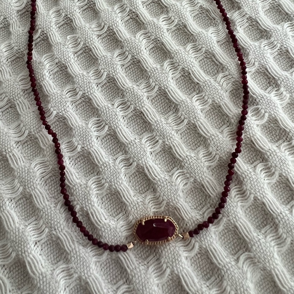 Kendra Scott necklace
